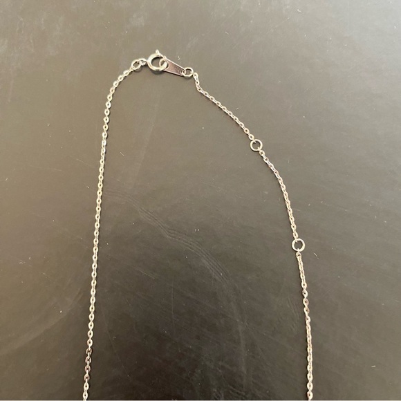 NWOB Silver Heart Necklace - Picture 5 of 10